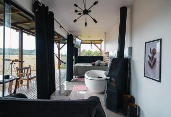 CASA DE VIDRO EM MEIO A NATUREZA - Conteiner Lua has Smoking/Balcony rooms