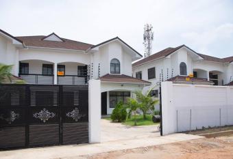 Luxuriously finished 4-Bed House in Tema Comm 25 has Balcony rooms