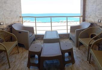 Paradise Beach Alexandria Sea View - Free Wi-Fi - Alex has Smoking/Balcony rooms