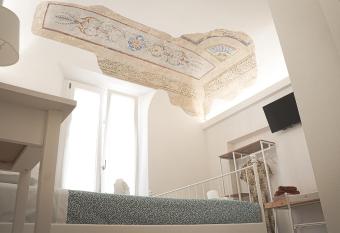 Corso Italia Pisa Smart Rooms allows 18 year olds to book a room