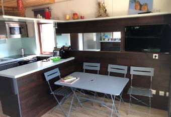 App 6places Ski Rando Pied des pistes soleil Alpes du sud has Balcony rooms