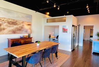 Sunny Penthouse on 17th Ave, Sleeps 6, Downtown has Balcony rooms