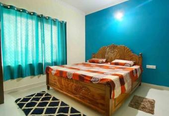 Cozy Stays - 1 BHK Apt with Kitchen and Balcony has Balcony rooms