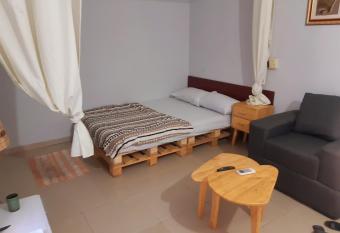 2 Fridjosse A  roport Cotonou Houeyiho has Balcony rooms