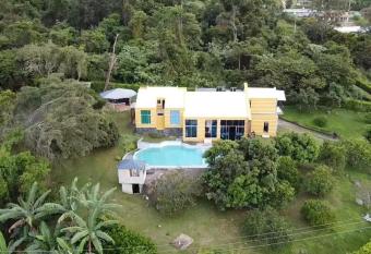 Finca El Paraiso de San Pedro has Balcony rooms