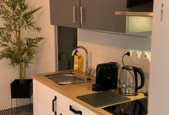 Studio VI proche Paris has Balcony rooms