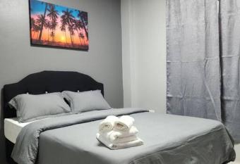 In-flight Suites - Perfect for Layovers 6Mins from the Airport allows 18 year olds to book a room