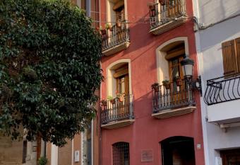 Las Puertas Del Indiano allows 18 year olds to book a room