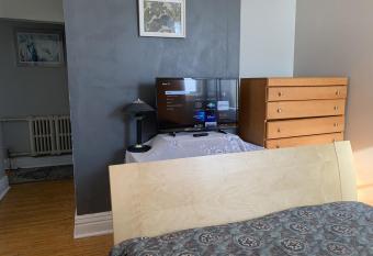 Maryland Homestay in Winnpeg downtown allows 18 year olds to book a room