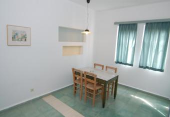 Panselinos Hotel has rooms with a private hot tub