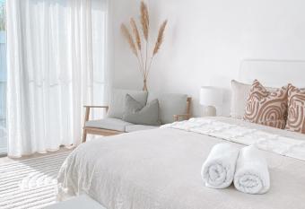 The Hideaway - Guest House allows 18 year olds to book a room