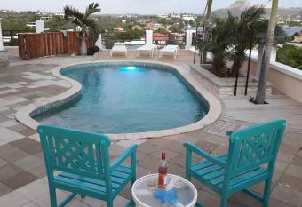 Sweet breeze apartment has Balcony rooms