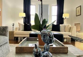 Luxury Designer 2 bedroom and office 3rd bedroom, vacation home has Balcony rooms