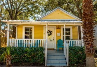 Casa Lovett - Tropical Bungalow has Balcony rooms