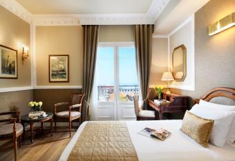 Mediterranean Palace allows 18 year olds to book a room