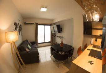 DEPTO CENTRO GODOY CRUZ CON COCHERA allows 18 year olds to book a room