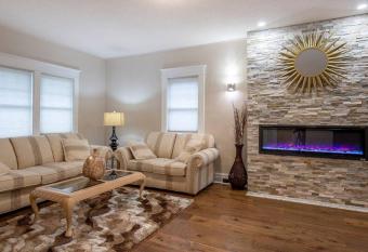 Eastwood Tourist Lodge Close to Niagara Falls has Balcony rooms