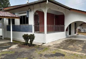 OYO Home 90725 Harmony Silk allows 18 year olds to book a room