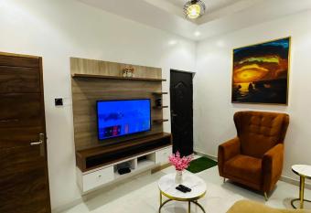 Star homes allows 18 year olds to book a room