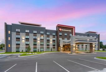 Best Western Plus Winter Haven Inn & Suites allows 18 year olds to book a room