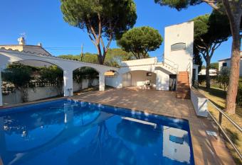 Torre Les Alzines has Balcony rooms