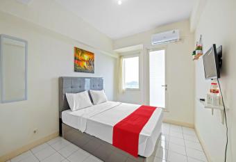 Skyland Podomoro Golf View Apartemen has Balcony rooms