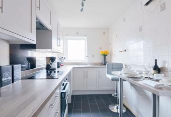 Elegance Graceland allows 18 year olds to book a room