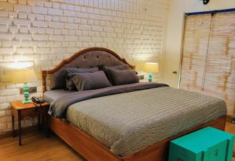 The Lanswood Estate has Balcony rooms