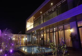 Twilight farm house allows 18 year olds to book a room