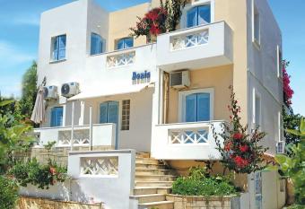 Renia Studios has Balcony rooms