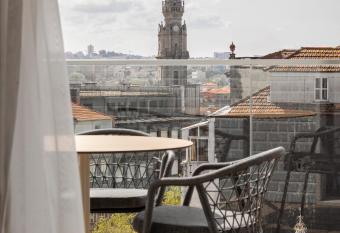 Wine & Books Porto Hotel has Smoking/Balcony rooms