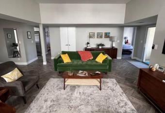 Luxury, Near Super Bowl ESPN Tailgate & PHX Open has rooms with a private hot tub