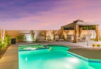 Luxury Desert Hideaway w Pool Spa Game Room has rooms with a private hot tub