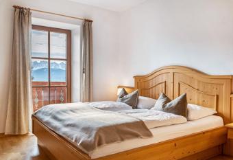 Alpin Farm Birke - Oberweidacherhof has Balcony rooms