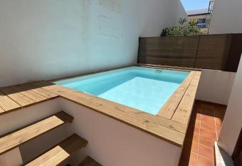 Cas Bunyoler 7001 has Balcony rooms