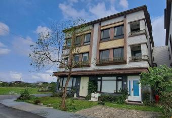 Cathy French House has Balcony rooms