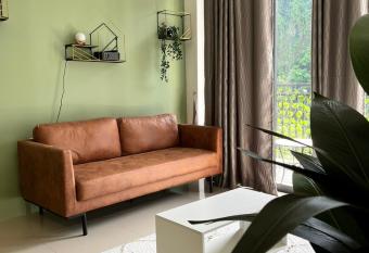 VintageStay @ The Cove Hillside Residential 10 pax has Balcony rooms