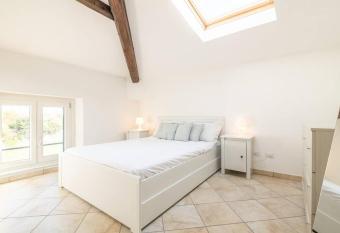 [Appartamento in villa] Idromassaggio, 2 camere e wi-fi has rooms with a private hot tub