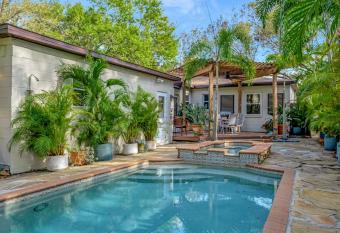 St Pete Hideaway w Pool allows 18 year olds to book a room