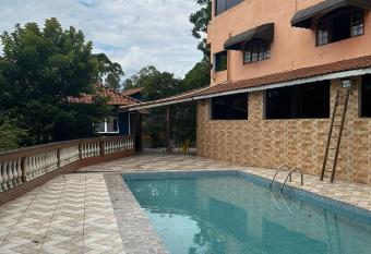 Chacara dos oliveiras has Smoking rooms