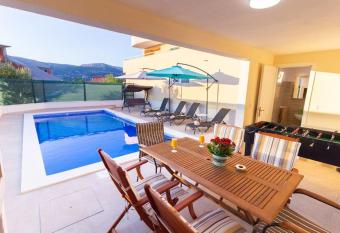 Apartment Renata + PRIVATE swimming pool in SPLIT has Balcony rooms