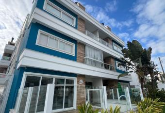 Apto Para Fam  lia Praia de Palmas has Balcony rooms