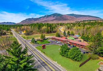 Wolfjaw Lodge allows 18 year olds to book a room
