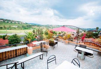 Apartment Place with Rooftop Terrace allows 18 year olds to book a room