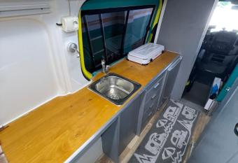 Autocaravana allows 18 year olds to book a room
