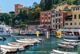 Casa Pap   allows 18 year olds to book a room