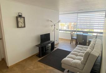 Apartamento en Vi  a del Mar allows 18 year olds to book a room