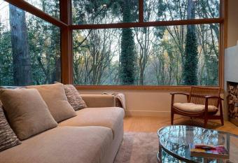 Luxury House with Breathtaking Views has Balcony rooms