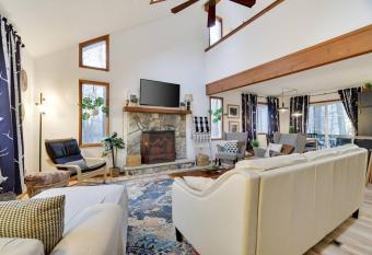 NEW! Chic Pocono Getaway, Lake View, Fireplace, 10 Min to Skiing has Balcony rooms