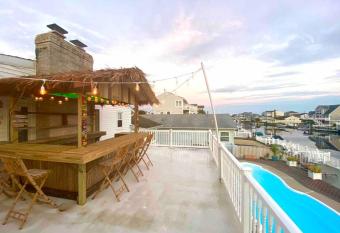 Waterfront, Pool,Dock,Tiki bar LBI beach passes has Balcony rooms